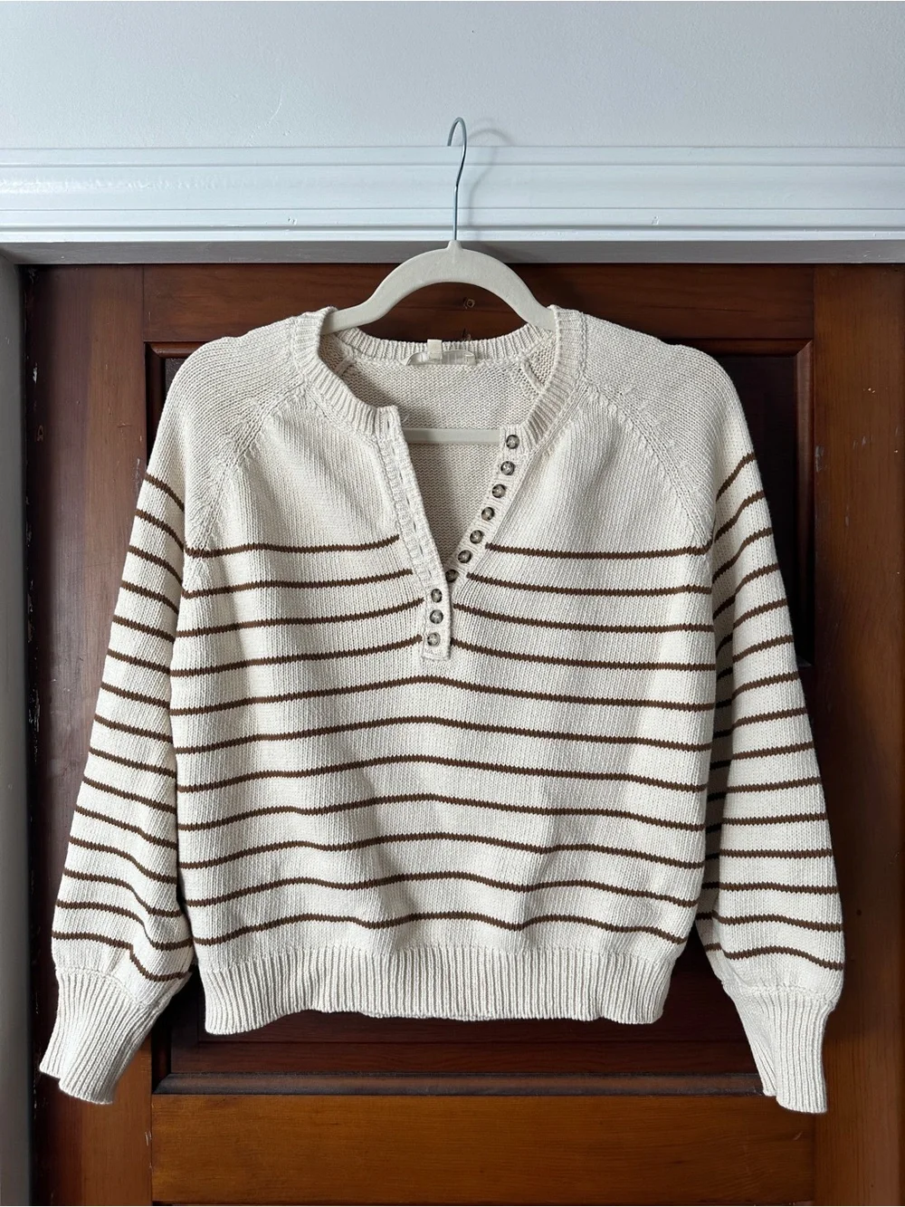 Sezane LÉONTINE Ecru Cropped Sweater with Camel Stripes and Henley Buttons - Picture 2 of 4